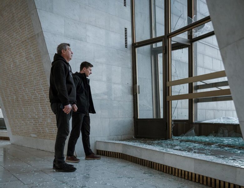 РФ пошкодила зал слави у підніжжі монумента Батьківщина-мати в Києві