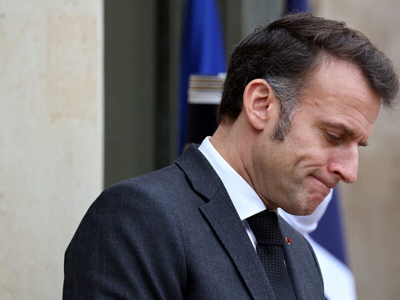 Росія поширює фейки про зв&rsquo;язки Макрона з Епштейном – ЗМІ