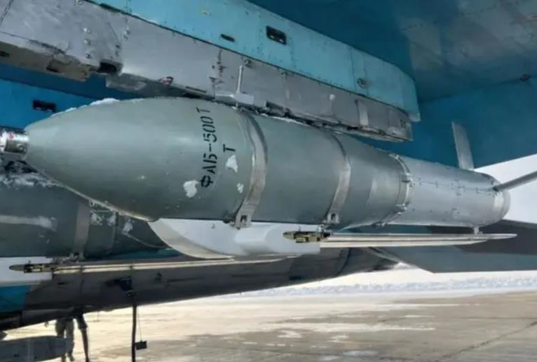 Росія представила модернізовану плануючу бомбу УМПБ-5