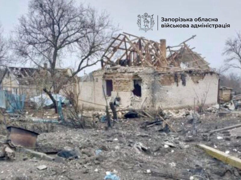 Росіяни вдарили КАБами по селищу на Запоріжжі
