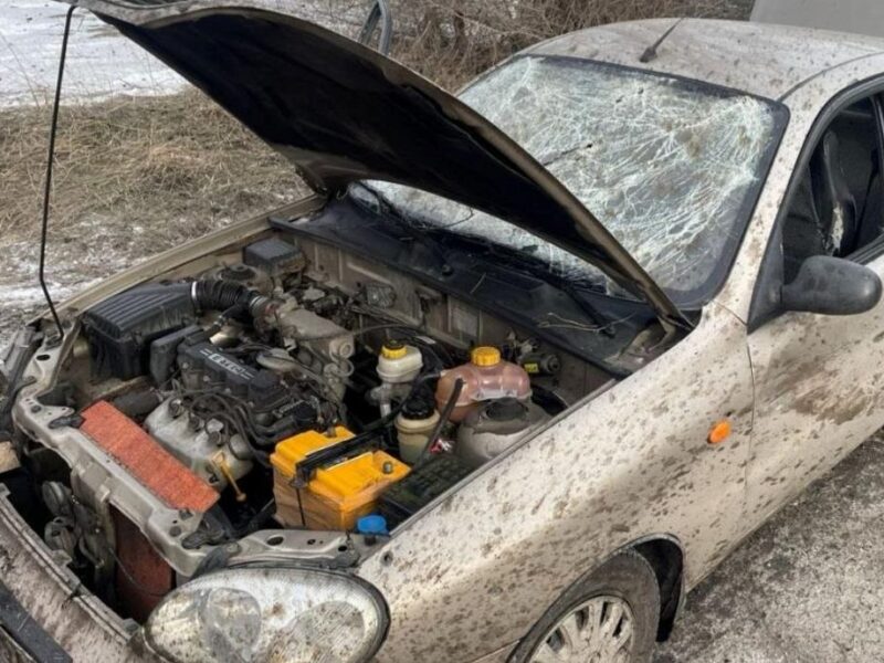 Російські дрони атакували авто та залізницю у Запоріжжі: є постраждалі