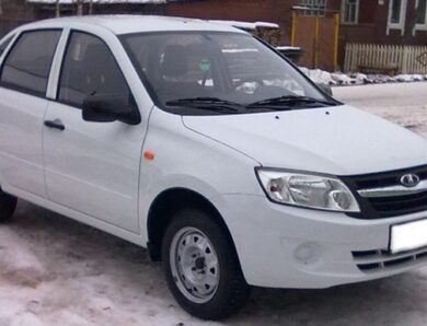 Російський авторинок обвалився до 20-річного мінімуму