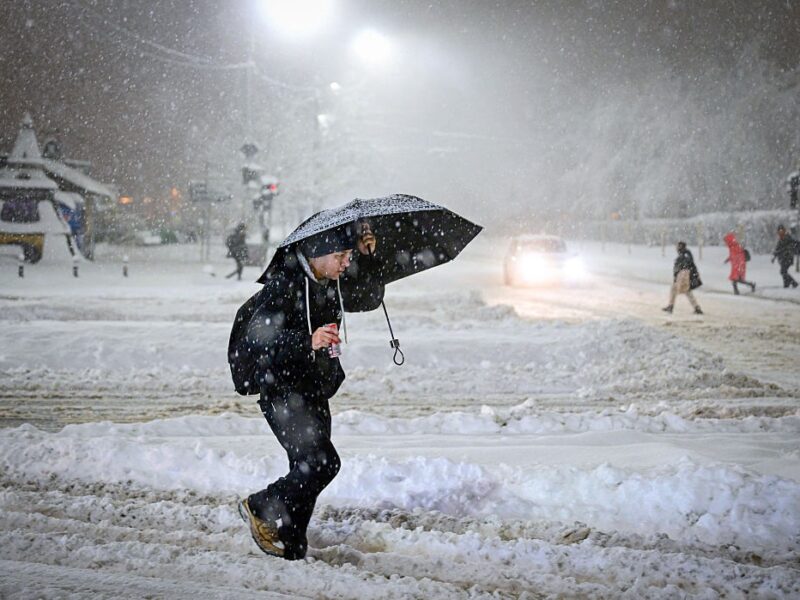 Румунію накрили снігопади: тисячі людей без світла