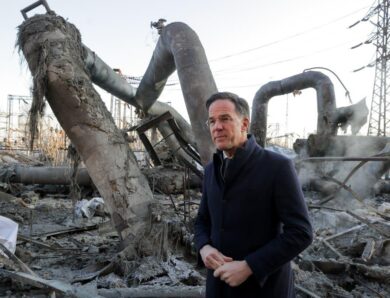 Рютте показали наслідки удару Росії по ТЕЦ в Києві