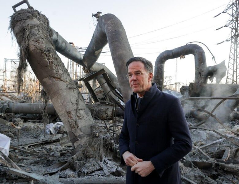 Рютте показали наслідки удару Росії по ТЕЦ в Києві