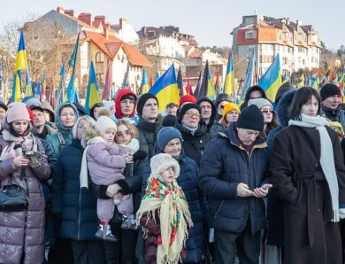 Серед українців зросла віра в перемогу над РФ – опитування