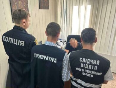 Сімейний бізнес на 2,4 мільйона на Рівненщині директор коледжу з донькою продали 125 відстрочок