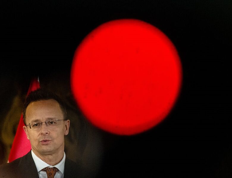 Сіярто звинуватив Київ у навмисному блокуванні Дружби