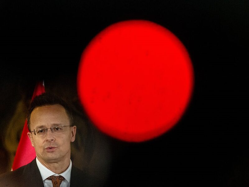 Сіярто звинуватив Київ у навмисному блокуванні Дружби