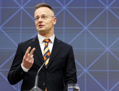 Сійярто поширив фейк про “вимоги” Києва – МЗС