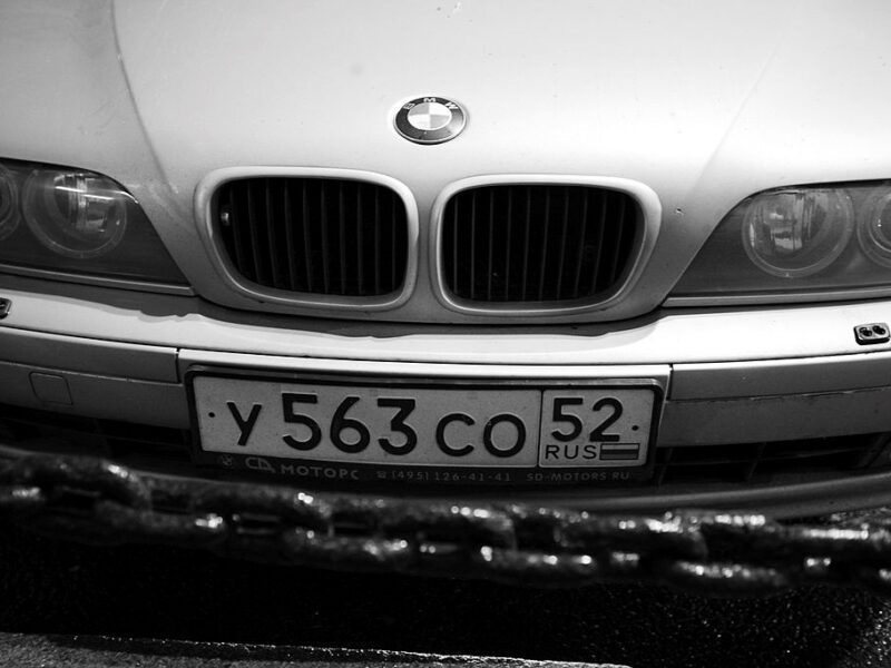 Світові автобренди обминають санкції через Китай