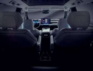 Toyota тизерить новий трирядний кросовер