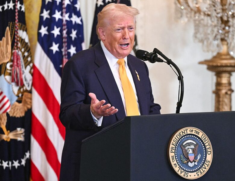 Трамп анонсував жорсткіші мита у відповідь на рішення Верховного суду США