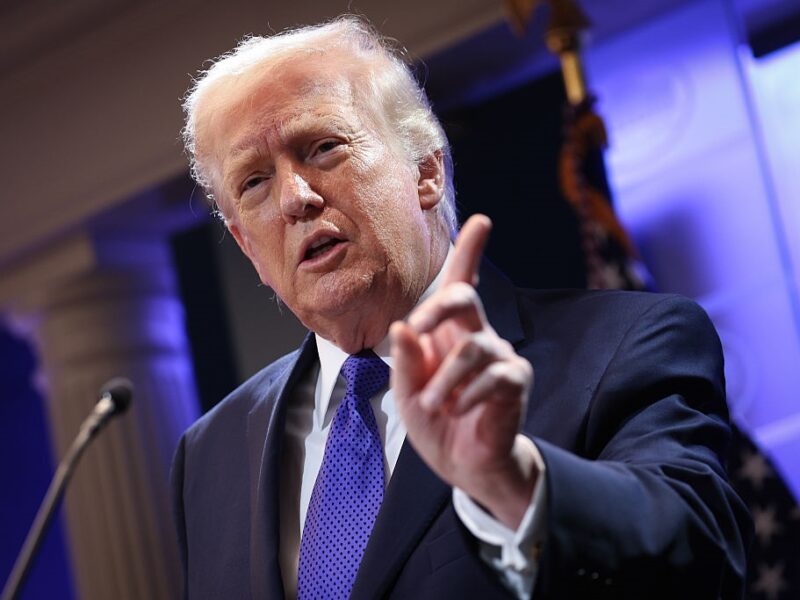 Трамп підвищив глобальні тарифи з 10% до 15%