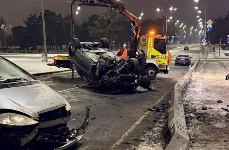 Травми і ДТП: комунальникам дев’яти районів Києва оголосили про підозри