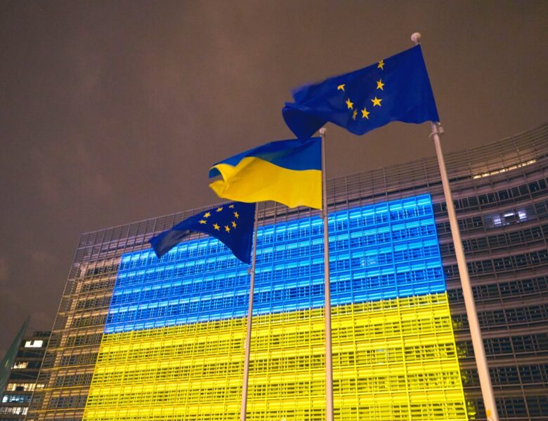 У Брюсселі будівлі ЄС засвітилися синьо-жовтим