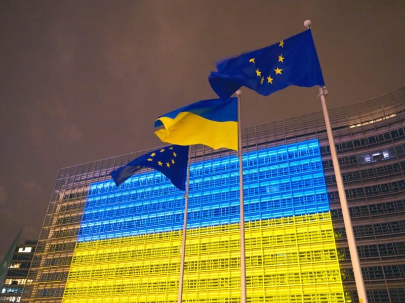 У Брюсселі будівлі ЄС засвітилися синьо-жовтим