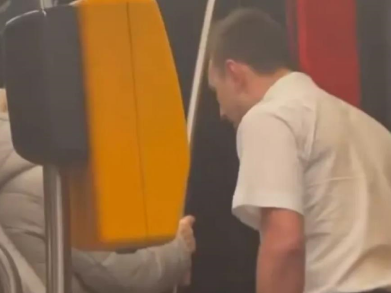 У Чехії покарали водія трамвая, який вигнав із салону українців з дитиною