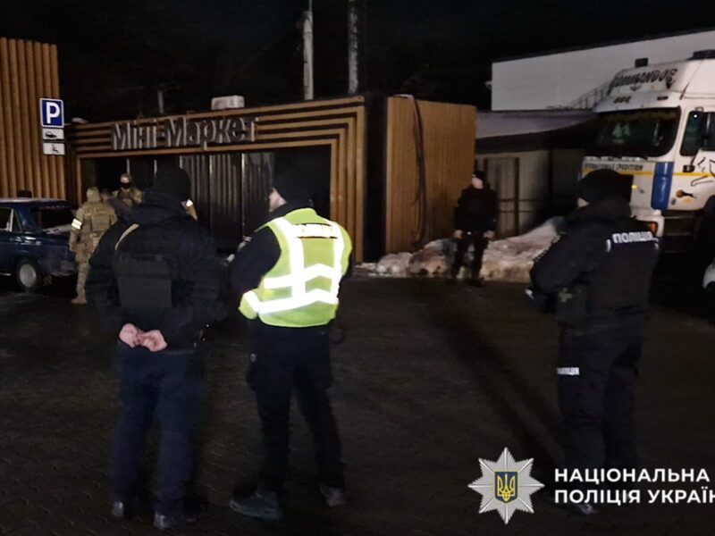 У Чернівецькій області затримали чоловіка, що кинув гранату у поліцейських