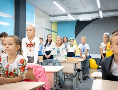 У Києві тимчасово об&rsquo;єднають школи та дитсадки