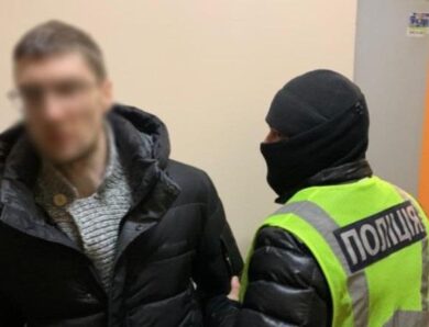 У Києві водій авто тяжко травмував евакуаторника