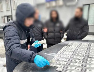 У Києві затримали ділка, який вимагав 37 тисяч доларів за зняття з розшуку в Оберігу