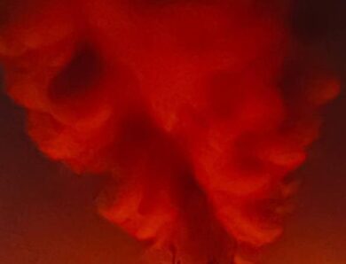 У Луганську палає нафтобаза