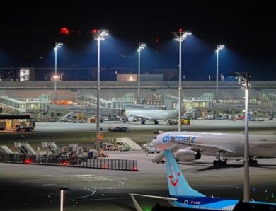 У Німеччині сотні пасажирів ночували у літаках через снігопад