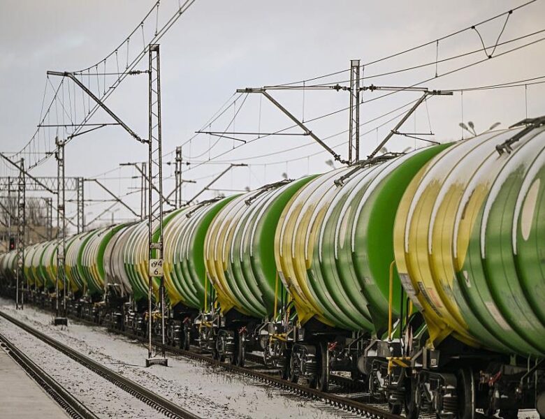 У Польщі диверсант спробував пустити під укіс потяг з паливом для України