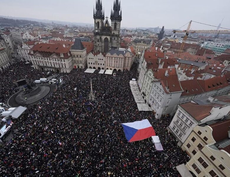 У Празі відбувся масштабний мітинг на підтримку президента