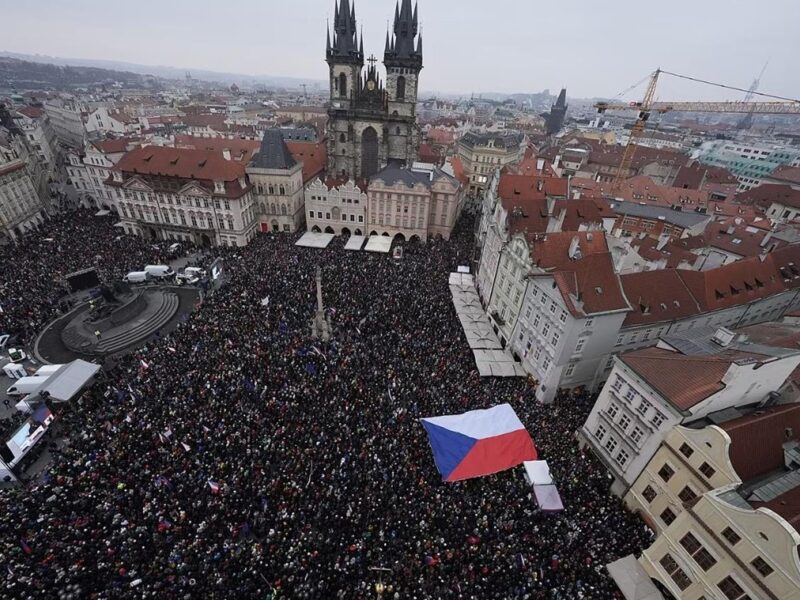 У Празі відбувся масштабний мітинг на підтримку президента