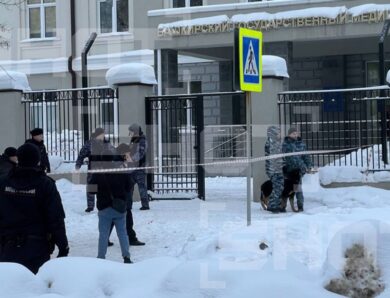 У Росії затримали підлітка, який з ножем напав на студентів у гуртожитку