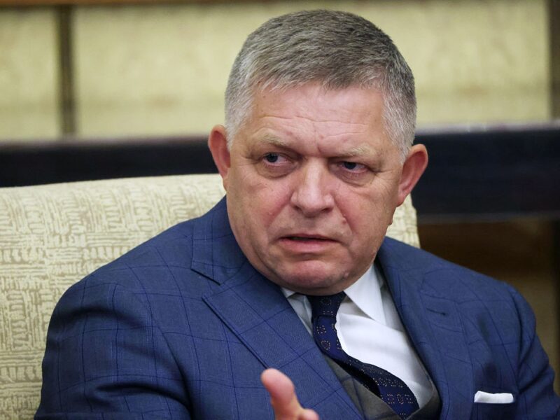 У Словаччині зібрали голоси для референдуму про відставку уряду Фіцо