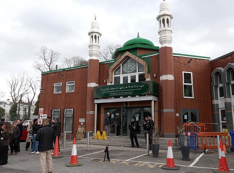 У Великобританії затримали чоловіка, що прийшов до мечеті з сокирою