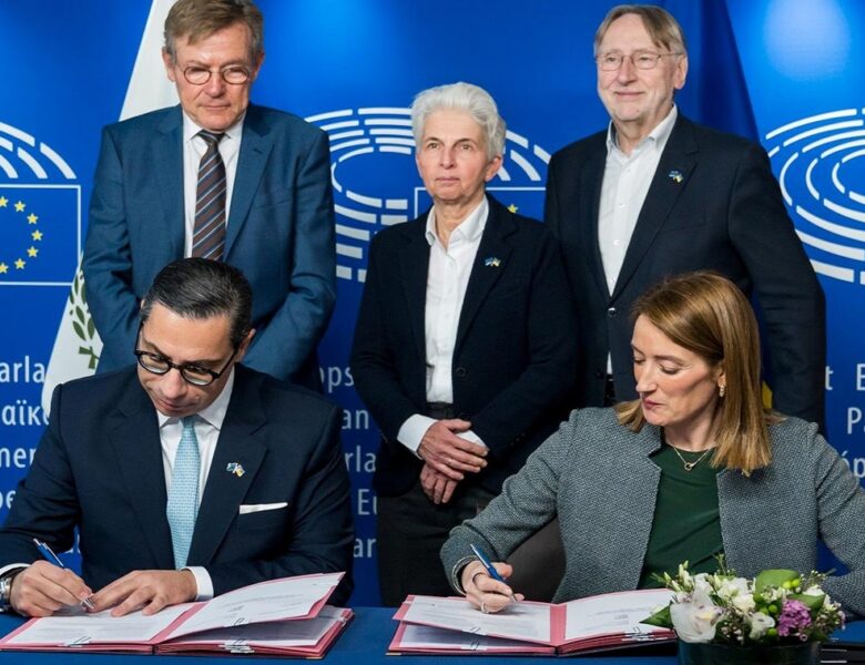 У ЄП підписали кредит для України на 90 млрд євро