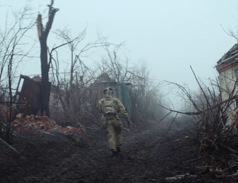 U2 презентували фільм на пісню Yours Eternally з бійцями Хартії