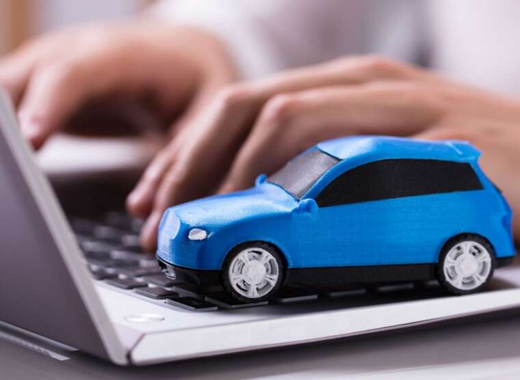 Удвічі дешевше ринку чоловік київської прокурорки Ткаченко задекларував елітні авто за заниженою вартістю