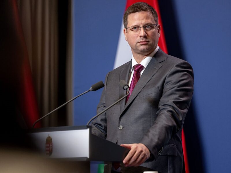 Угорщина погрожує припинити поставки електроенергії та газу Україні