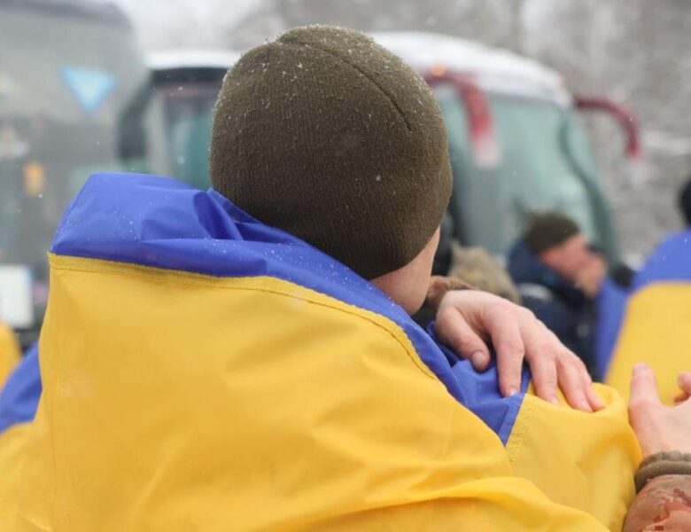 Україна повернула з полону 157 і цивільних