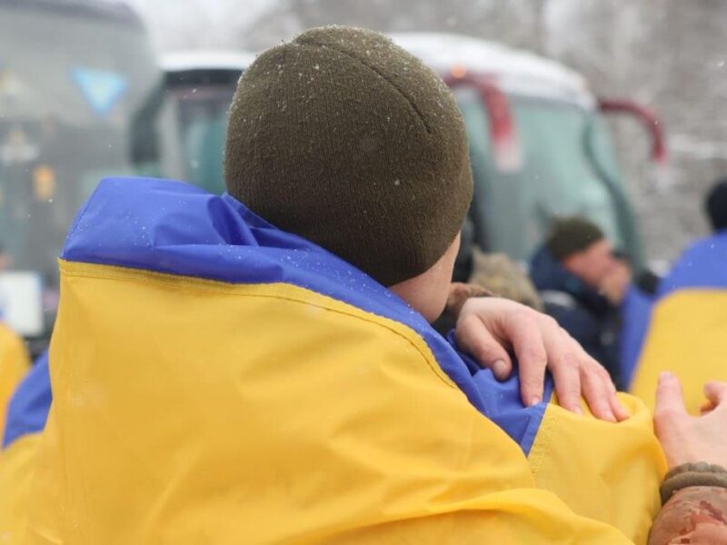 Україна повернула з полону 157 і цивільних