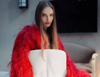 Українська модель підбирала молодих дівчат для Епштейна – ЗМІ