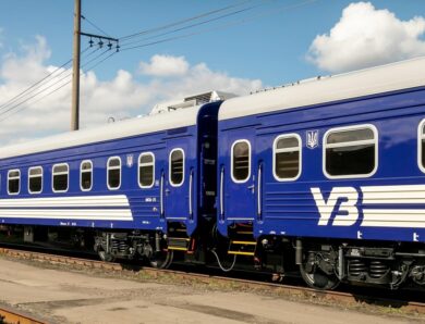 Укрзалізниця змінила рух потягів через обстріли