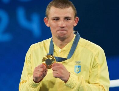 Усик як промоутер анонсує профі-дебют Хижняка