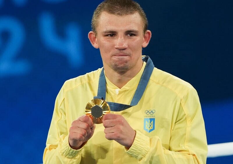 Усик як промоутер анонсує профі-дебют Хижняка