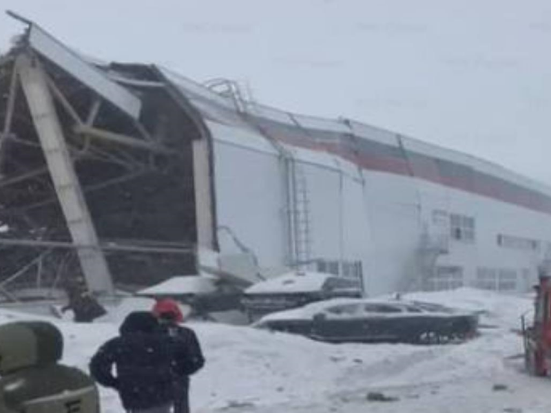 В РФ обвалився дах на автопідприємстві: є потерпілі