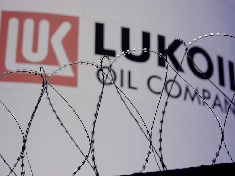 В Росії частково зняли заборону на експорт бензину