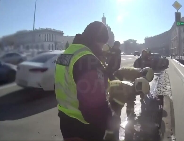 В центрі Києва діти заблукали в каналізації