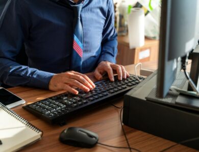 В Україні за рік значно зменшилось число держслужбовців