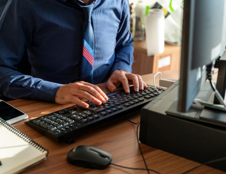 В Україні за рік значно зменшилось число держслужбовців