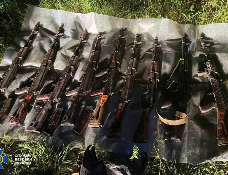 В Україні зірвали канал продажу “трофейної” зброї